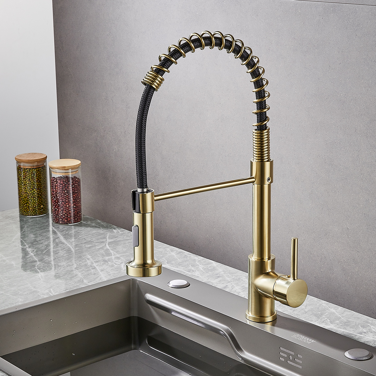 Premium Brushed Gold Spring Pull Down Kitchen Faucet with Flexible Hose & Dual Spray Modes - 图片 4