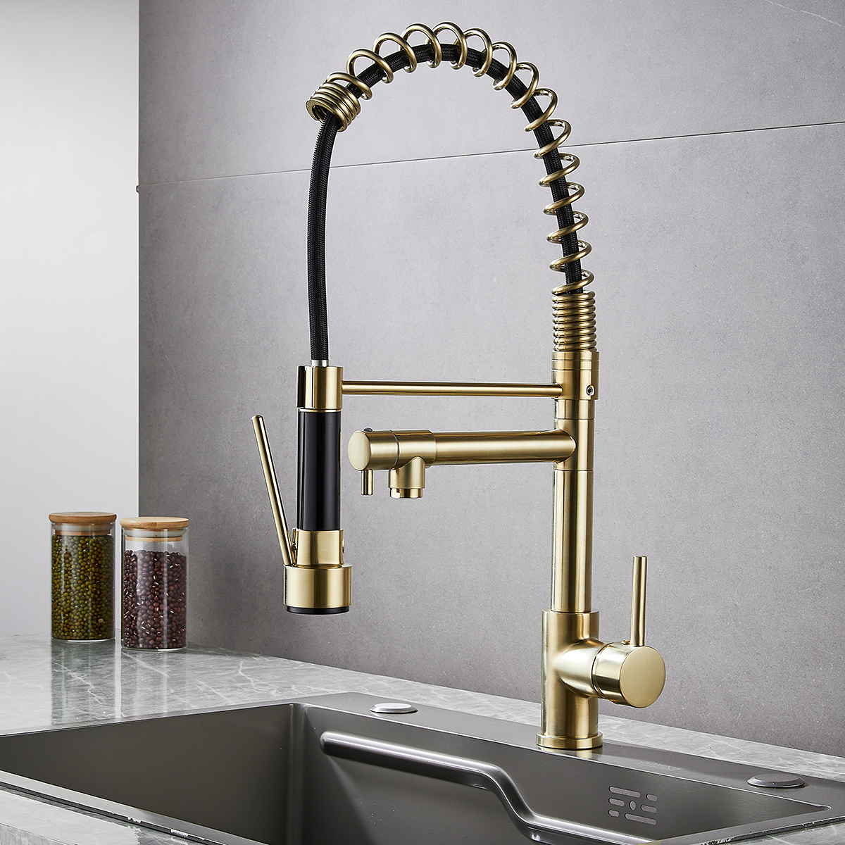 Luxury Brass Pull Down Kitchen Tap with Spring Design - 图片 2