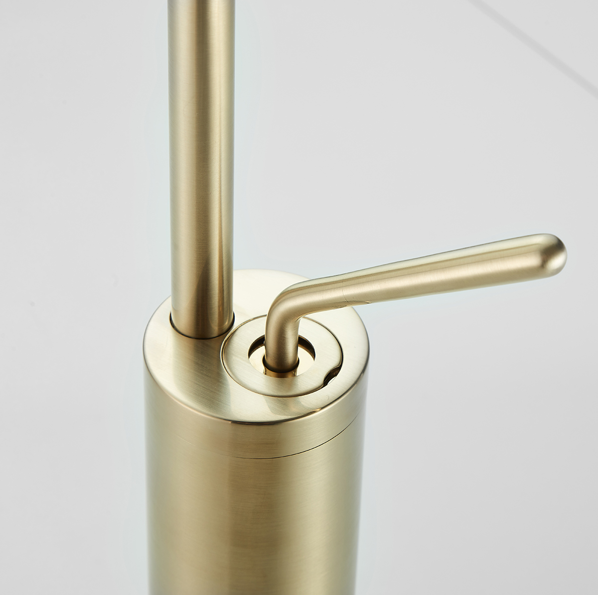 Premium Brass Brushed Gold Bathroom Floor-Mounted Tub Filler - 图片 9